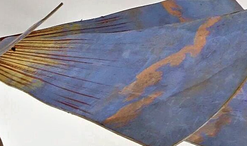Die blau bemalten Sonnenflügel machen die Pyramide besonders.