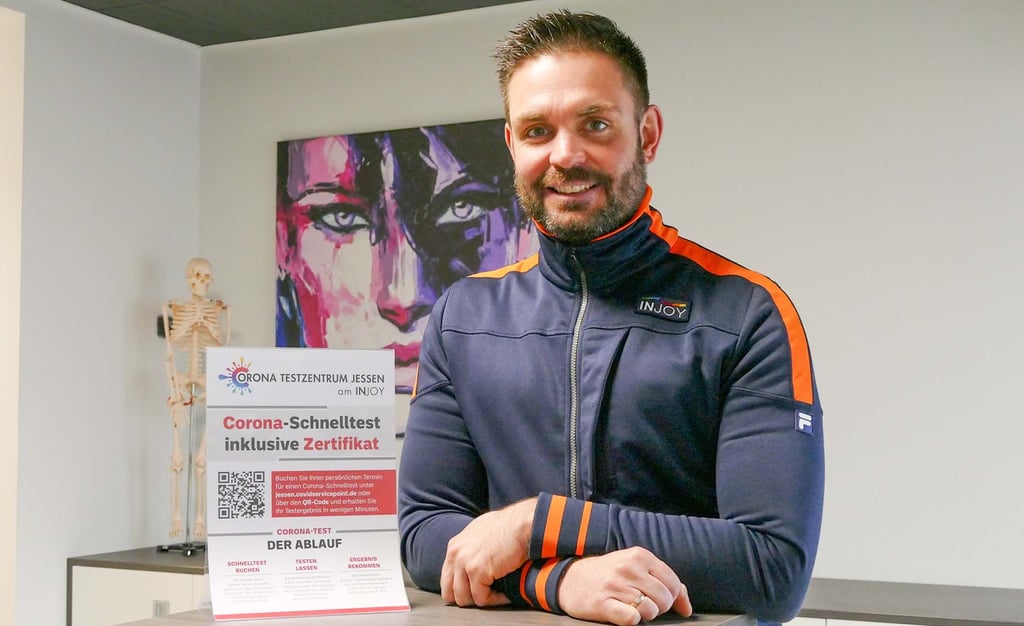 Oliver Göttert im Corona-Testzentrum, dem Physiozentrum des Injoy in Jessen.