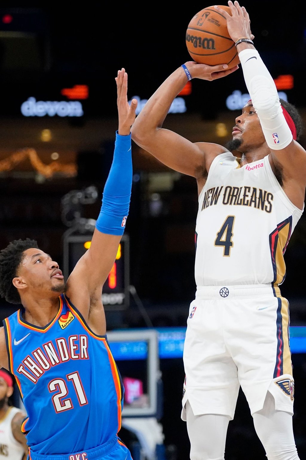 Sorgte mit einem Wurf in den Korb aus der eigenen Hälfte für den Sieg der New Orleans Pelicans: Devonte Graham(r).
