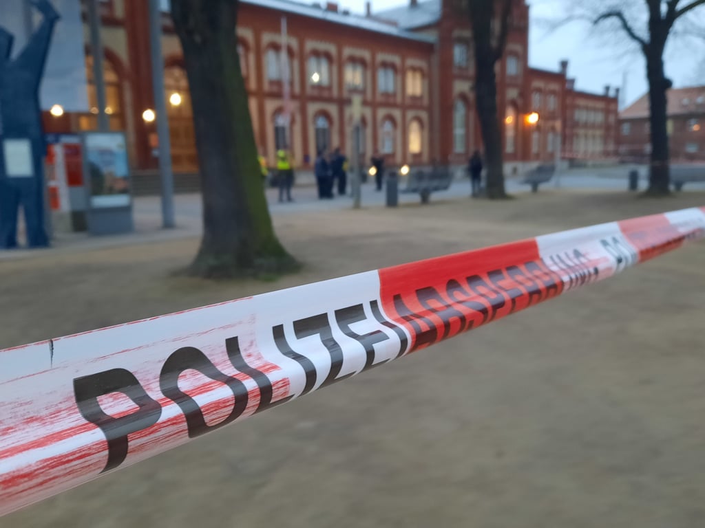 Wegen einer Bombendrohung war der Bahnhof in Stendal am Morgen des 23. Dezembers 2021 für rund drei Stunden gesperrt.