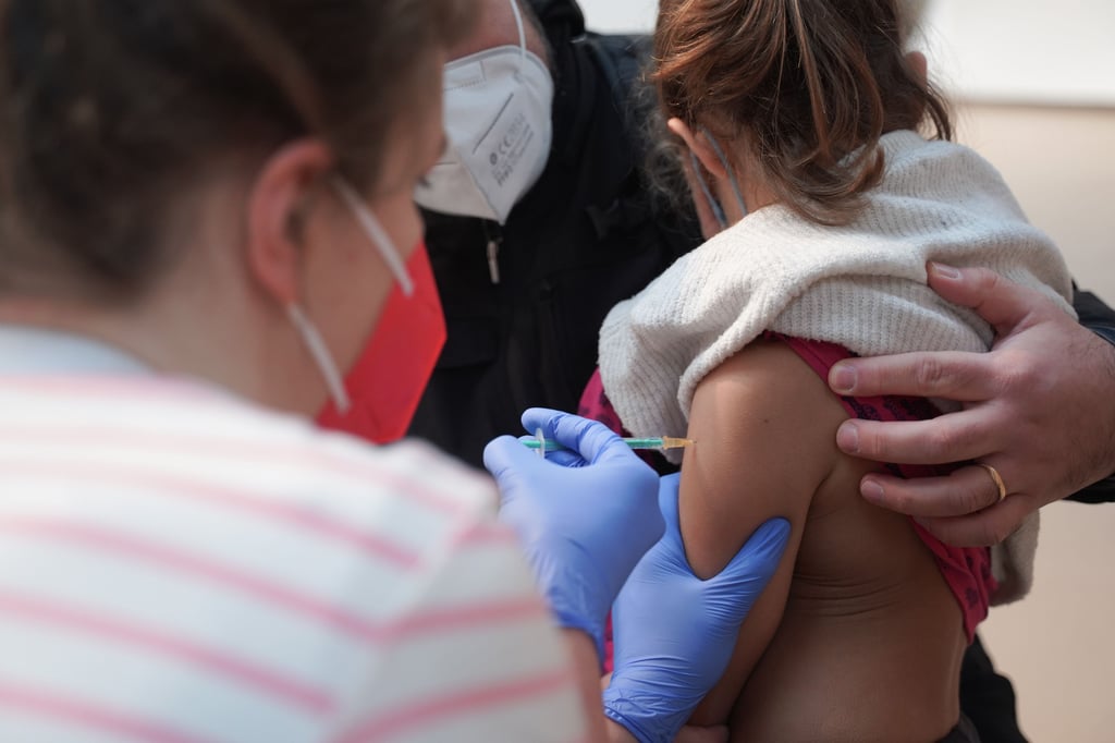 Kinder ab fünf Jahre können sich ab Anfang Januar im Impfzentrum des Salzlandkreises erstmals impfen lassen.