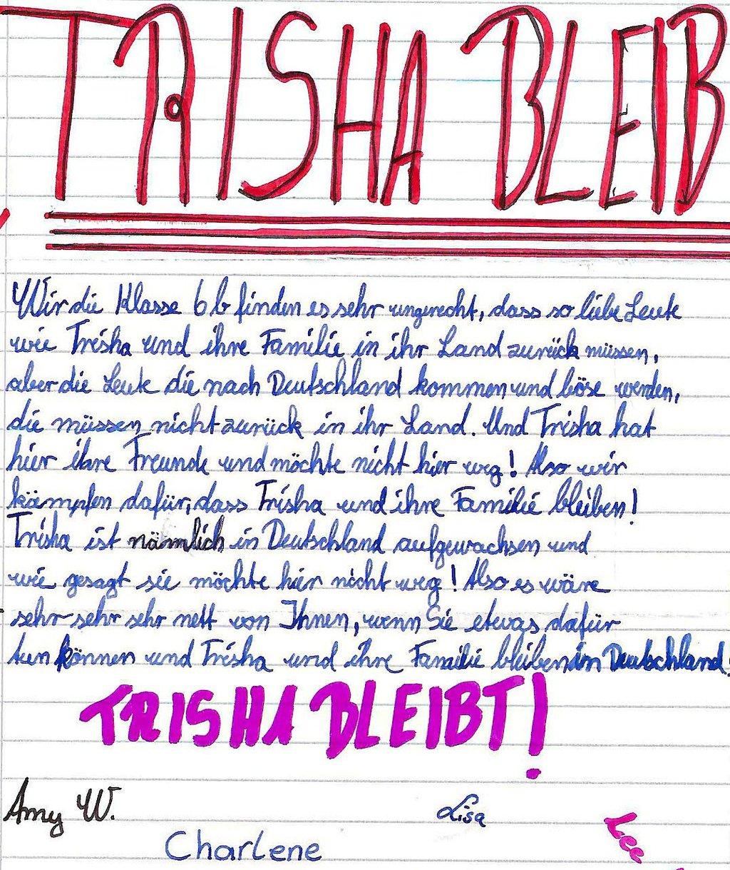 Brief von Schülern und eine Unterschrftensammlung für ein Bleibrecht der aus Indien stammenden Schülerin.