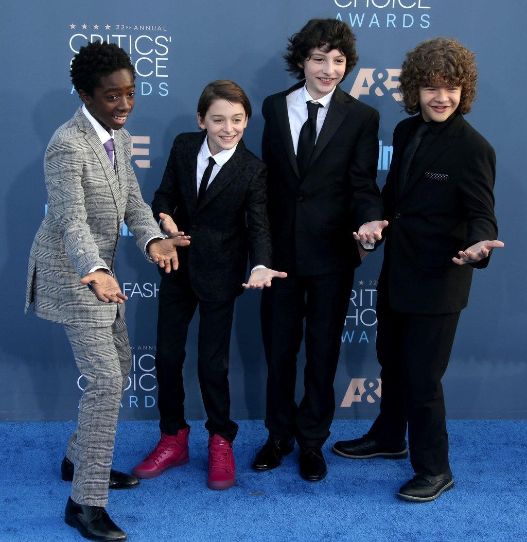 Caleb McLaughlin, Noah Schnapp, Finn Wolfhard und Gaten Matarazzo bei den Critics' Choice Awards 2016.