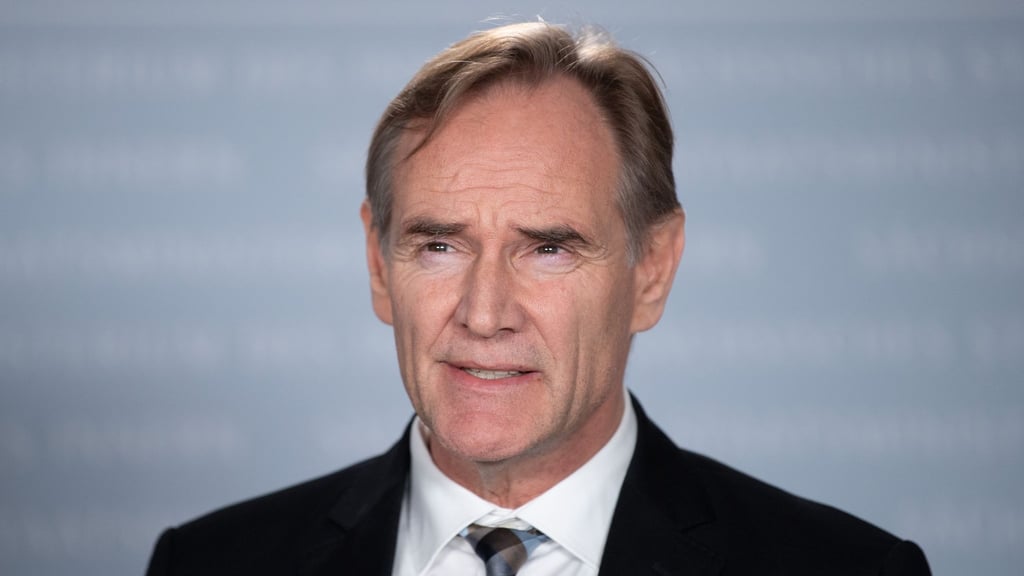 Leipzigs Oberbürgermeister Burkhard Jung appelierte an die Bürger der sächsischen Stadt sich gegen das Coronavirus impfen zu lassen.