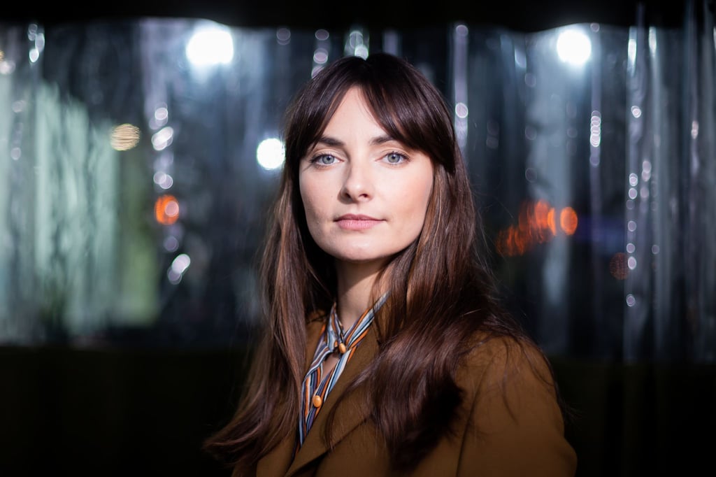 In der Krimiserie „SOKO Hamburg“ spielt Paula Schramm die Kommissarin und IT-Expertin Franziska „Franzi“ Berger.