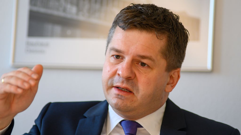 Die 3G-Regelung am Arbeitsplatz ist aus Sicht von Sachsen-Anhalts Wirtschaftsminister Sven Schulze zwar eine Herausforderung für die Unternehmen, aber praktikabel.