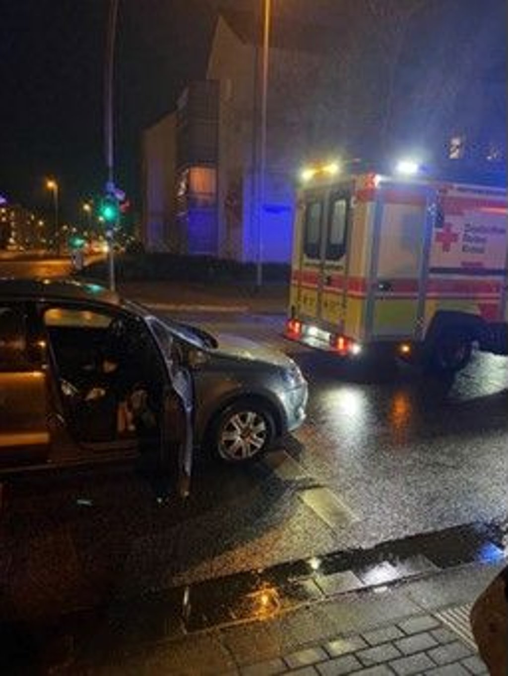 Eine 80-jährige Frau wurde bei einem Unfall in Halberstadt leicht verletzt.