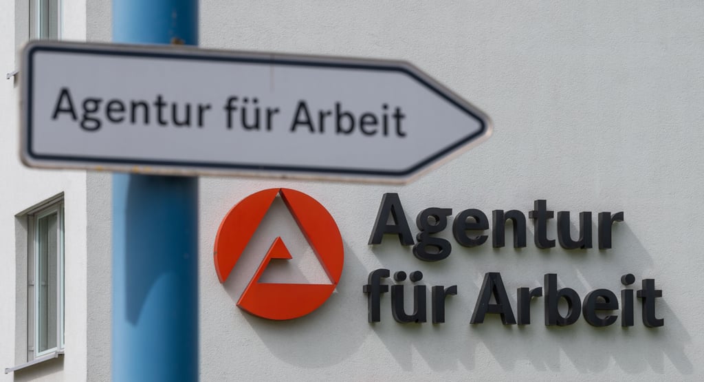 Arbeitslosigkeit sinkt trotz Corona-Krise deutlich. Foto: Hendrik Schmidt/dpa-Zentralbild/dpa