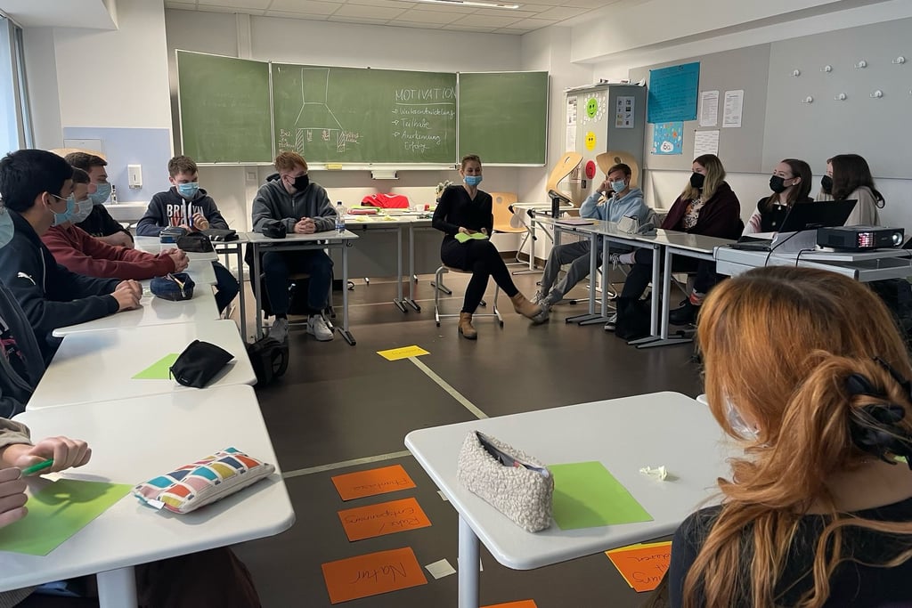 In jeder Klassenstufe wurde in einer Gruppenarbeit das Thema Courage in seinen unterschiedlichen Facetten beleuchtet, diskutiert und auchhinterfragt.
