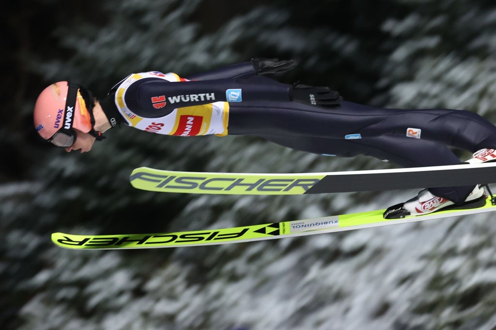 Karl Geiger bleibt im Gelben Trikot.