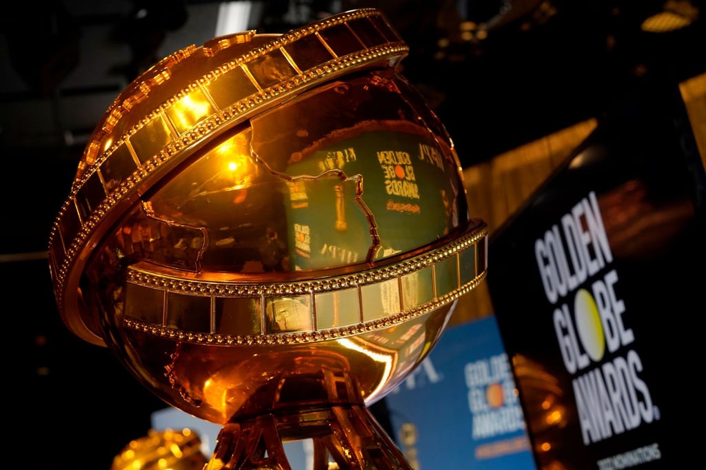 Statuen in Form der Golden Globes vor Bekanntgabe der Nominierungen auf der Bühne im Beverly Hilton Hotel.
