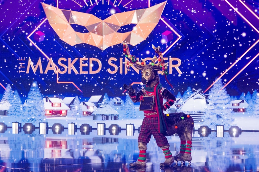 In der Festtagsausgabe von „The Masked Singer“ ist alles auf Weihnachten getrimmt.
