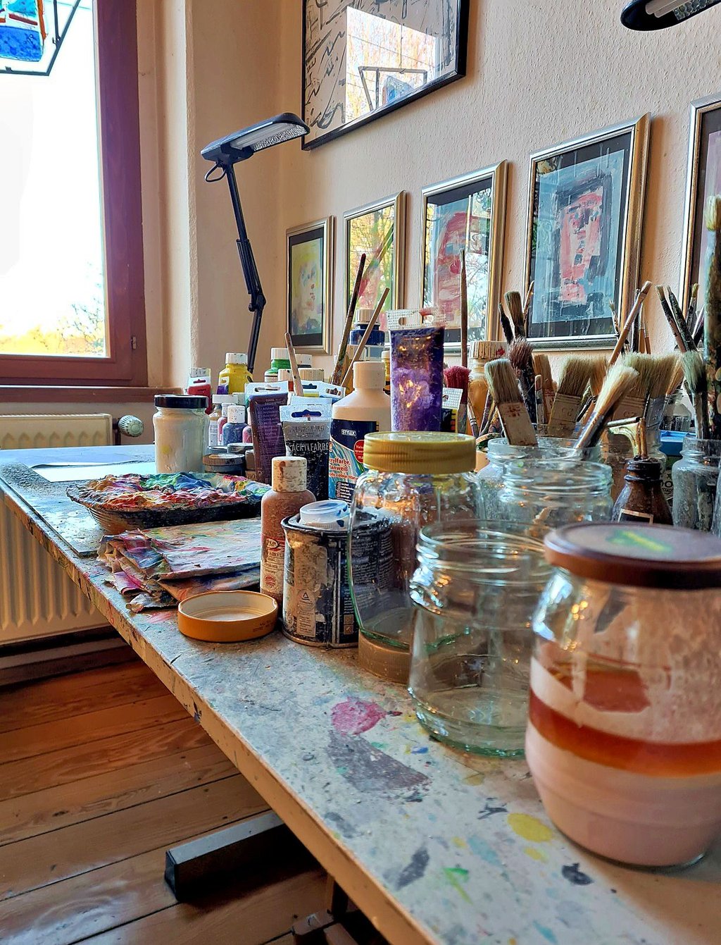 Ein Arbeitsbereich mit vielen Farben.