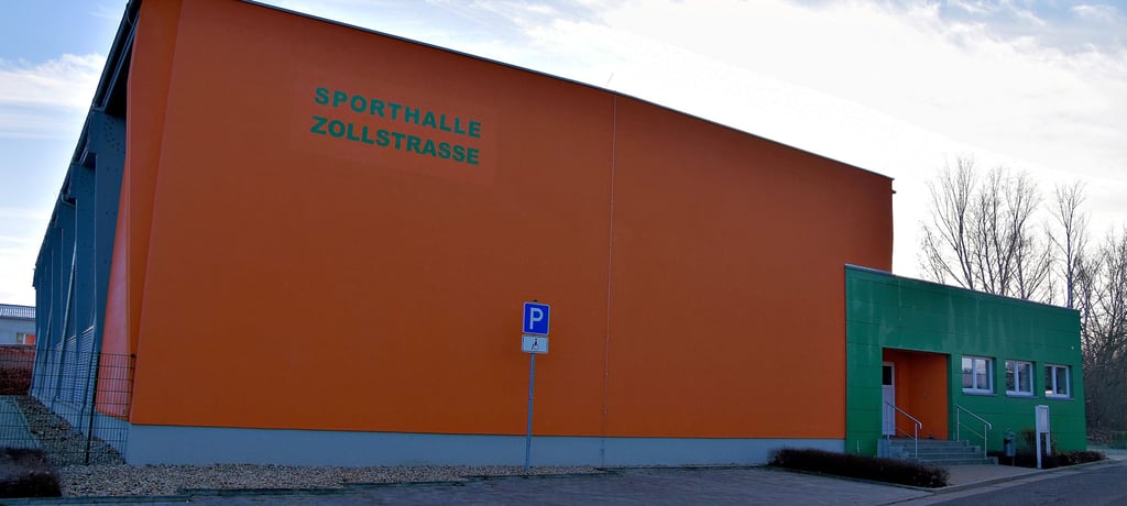 Die Sporthalle an der Zollstraße in Haldensleben ist gesperrt. Dort traten Probleme auf, die bei der Komplettsanierung von 2013 bis 2015 noch nicht erahnt werden konnten.