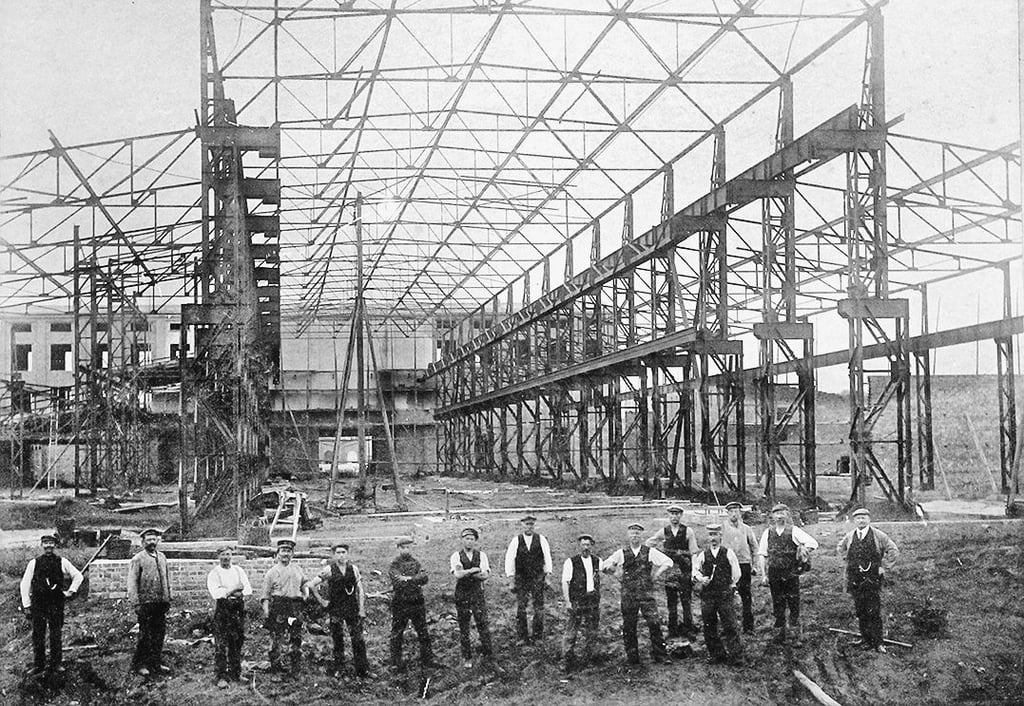 Aufbau der Gießerei III (heutige Produktionsstätten der Gießerei „TechnoGuss") im Jahre 1916.