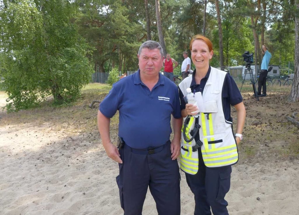 Bei einem Einsatz am Niegripper See traf er seine Tochter Antje von der Magdeburger Berufsfeuerwehr.
