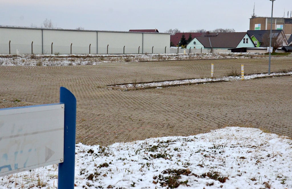 Auf dem ehemaligen Gelände des NP-Marktes am Buchenweg in Kalbe soll ein neuer Edeka-Markt errichtet werden. Die baurechtliche Planung ist aber noch nicht abgeschlossen. Im Januar befasst sich der Bauausschuss mit diesem Anliegen.