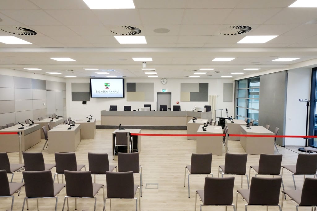 Blick in den Hochsicherheits- und Staatsschutzsaal am Justizzentrum Halle.