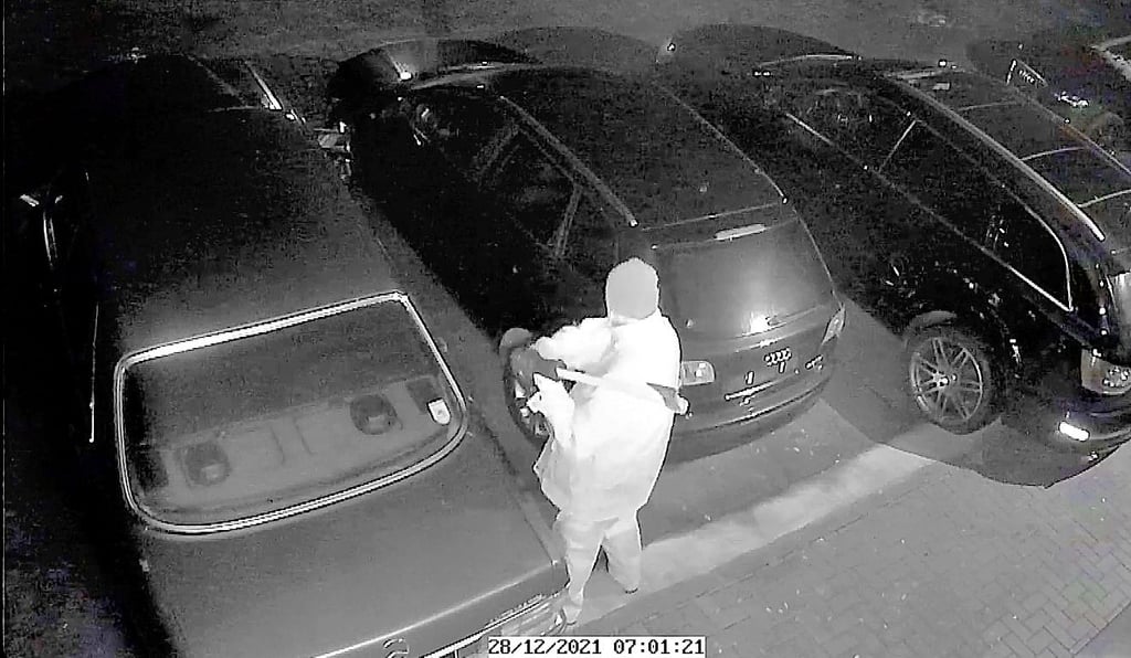 Der Täter wurde von einer Überwachungskamera dabei gefilmt, als er in Weferlingen seinem Zerstörungswerk nachging.