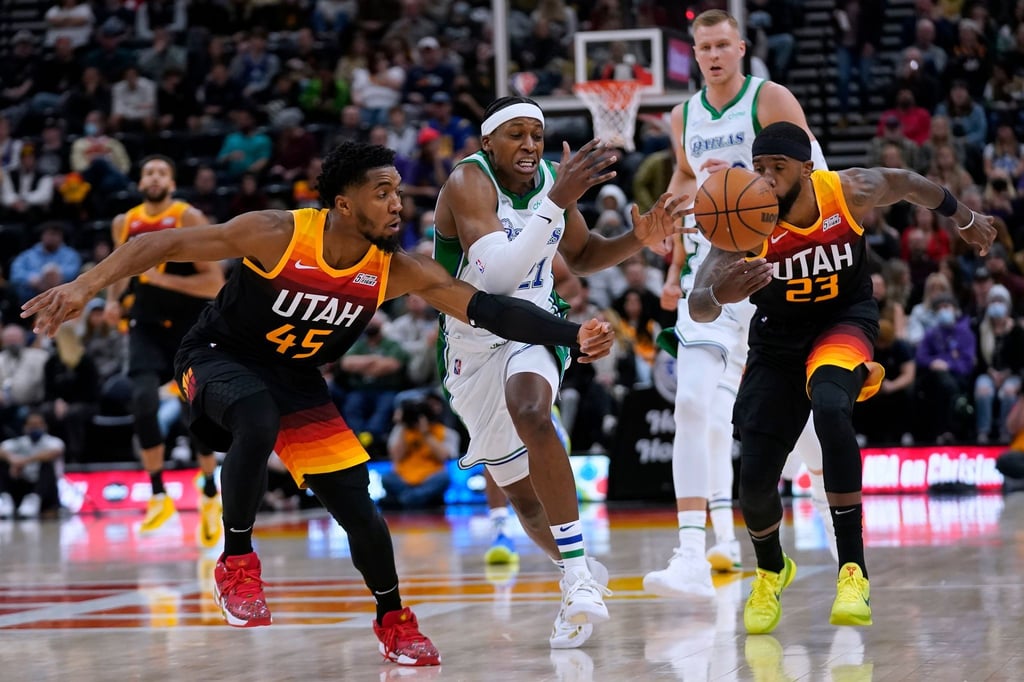 Donovan Mitchell (l) und Royce O'Neale (r) setzte sich mit Utah gegen die Dallas Mavericks durch.