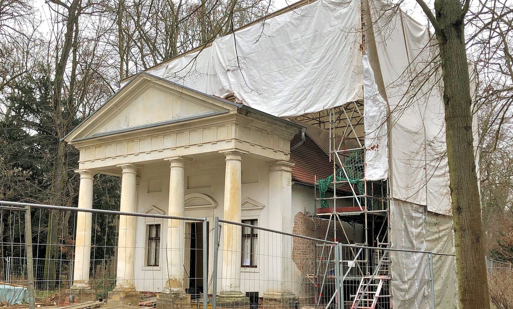 Das Blumengartenhaus ist eingerüstet