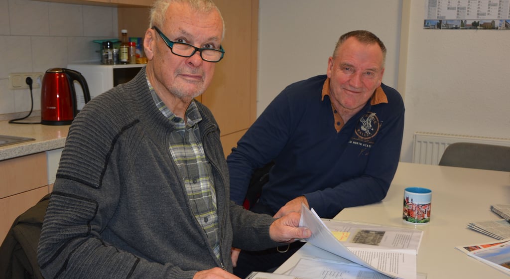 Jörg Reitzig (l.) und Horst Janas von der HSG Osterburg sind eng mit den Wieluner Handballern verbunden.