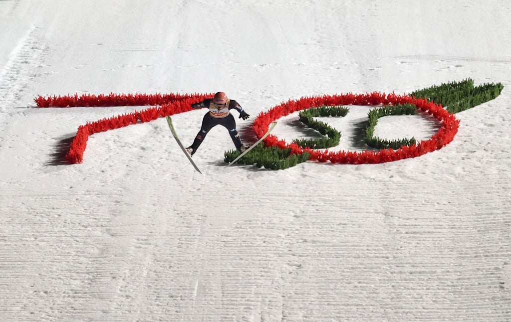 Karl Geiger in der Qualifikation zum ersten Springen der 70. Vierschanzentournee.