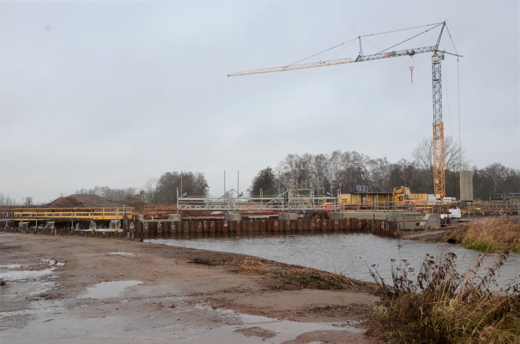 Auf der Baustelle für das neue Pumpwerk bei Satuelle herrscht aktuell Winterruhe.