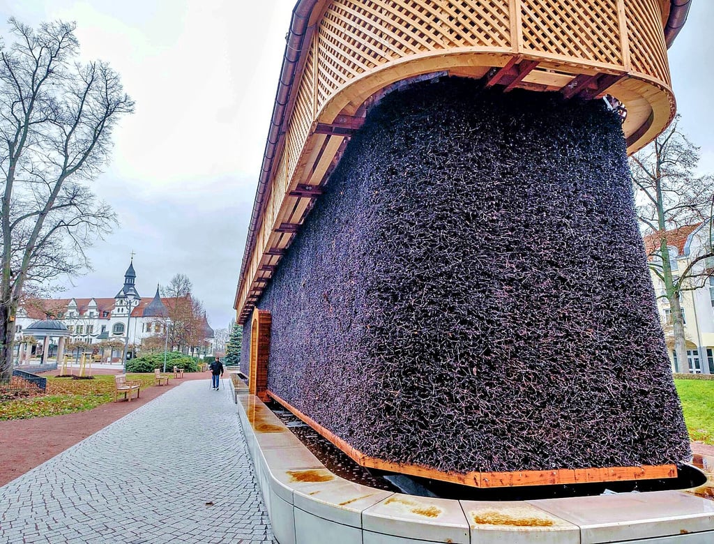 Schick und nützlich: das neue Gradierwerk in Bad Schmiedeberg