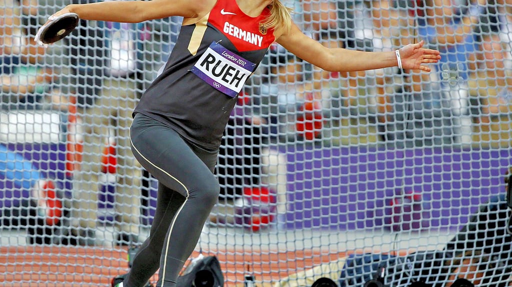 4. August 2012: Anna Wierig wirft die einen Kilo schwere Scheibe auf Rang neun bein den Olympischen Spielen in London. Ihren Bestwert erzielt sie 2015 mit 66,16 Metern.