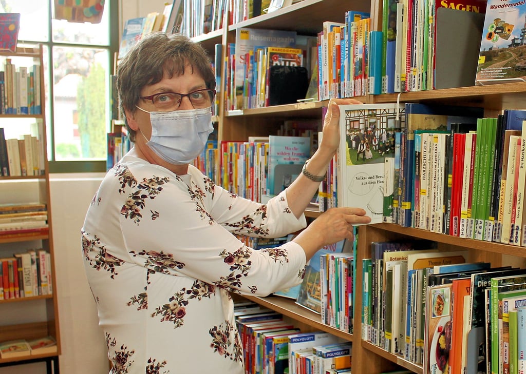 Daniela Schwärtzel geht nach über 45 Jahren in der Ilsenburger Stadtbibliothek in den Ruhestand. Sie war damit die dienstälteste Mitarbeiterin der kommunalen Ausleihe.
