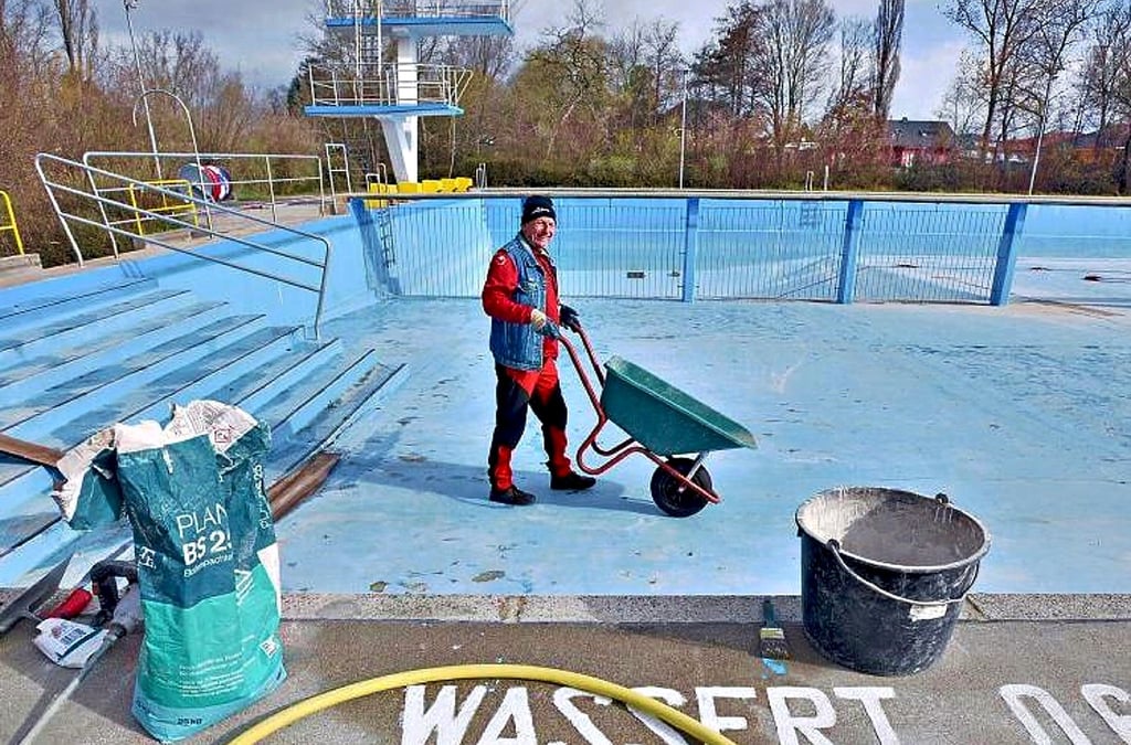 Das Zörbiger Stadtbad, ein beliebter Treffpunkt im Sommer, braucht dringend eine Sanierung. Dafür sollen Fördergelder gewonnen werden.