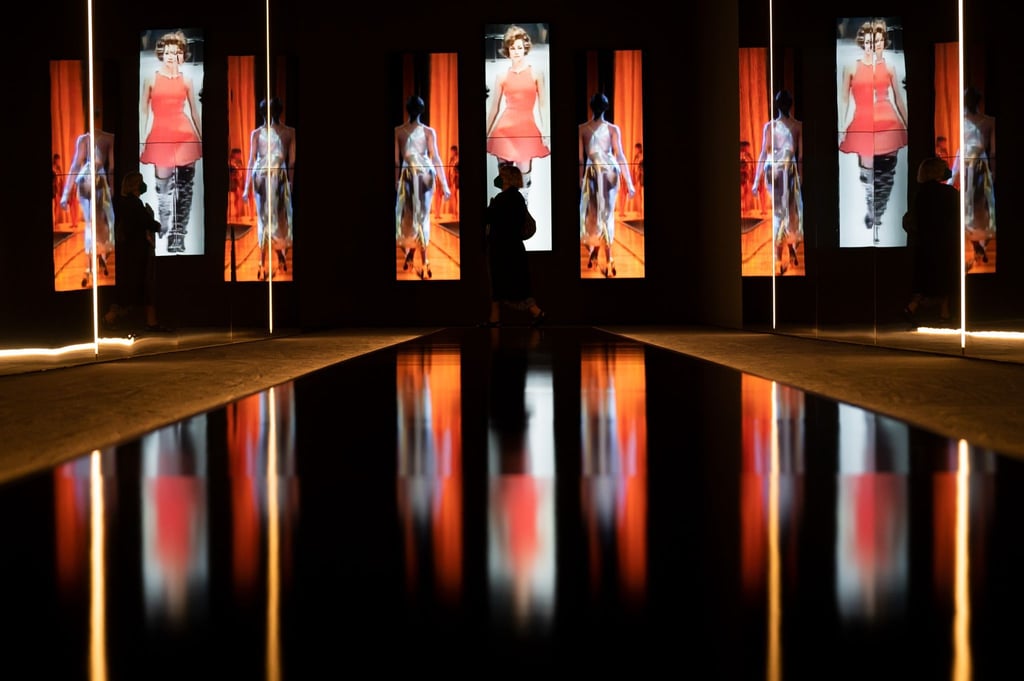 Mit einer Schau über die Modefotografie der 1990er-Jahre hat die von Claudia Schiffer kuratierte Ausstellung nicht nur der Supermodel-Ära und sich selbst ein Denkmal gesetzt.