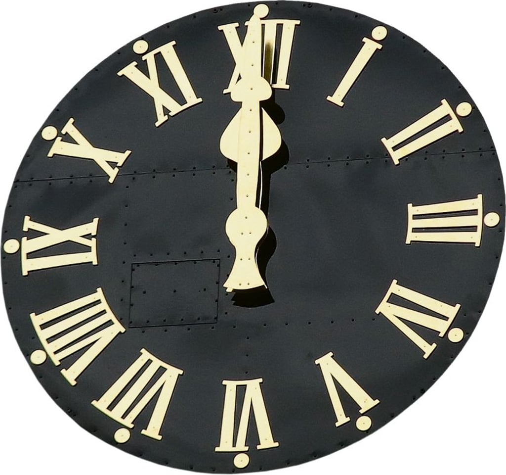 Die Uhr auf dem Salzlandmuseum steht leider wieder still.