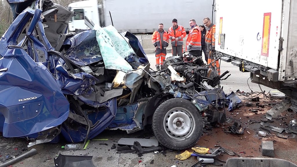 Das Fahrzeug wurde vollständig zerstört.