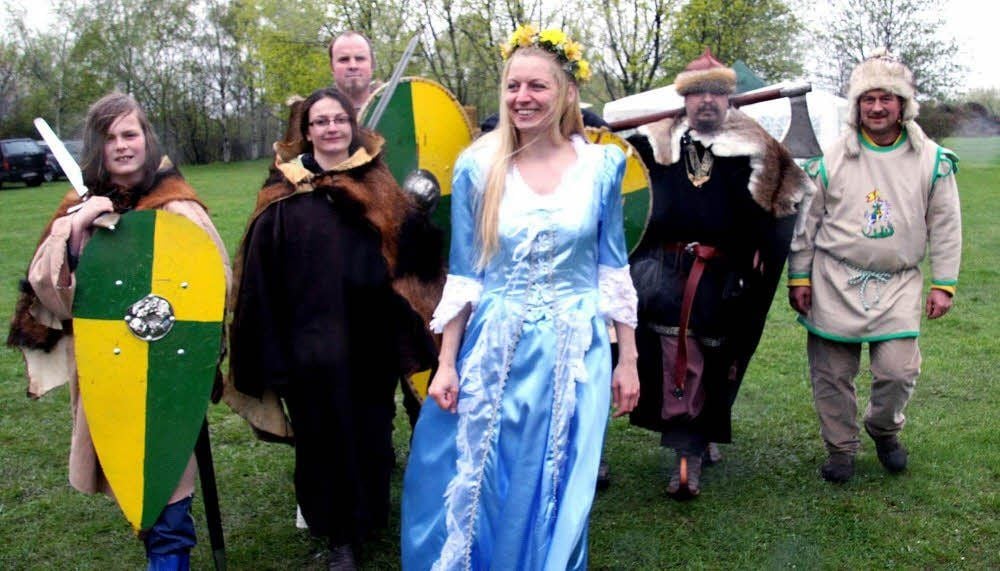 Bilder eines Dorfes: Steigras Frühlingsgöttin Ostara eröffnet das Frühlingsfest.