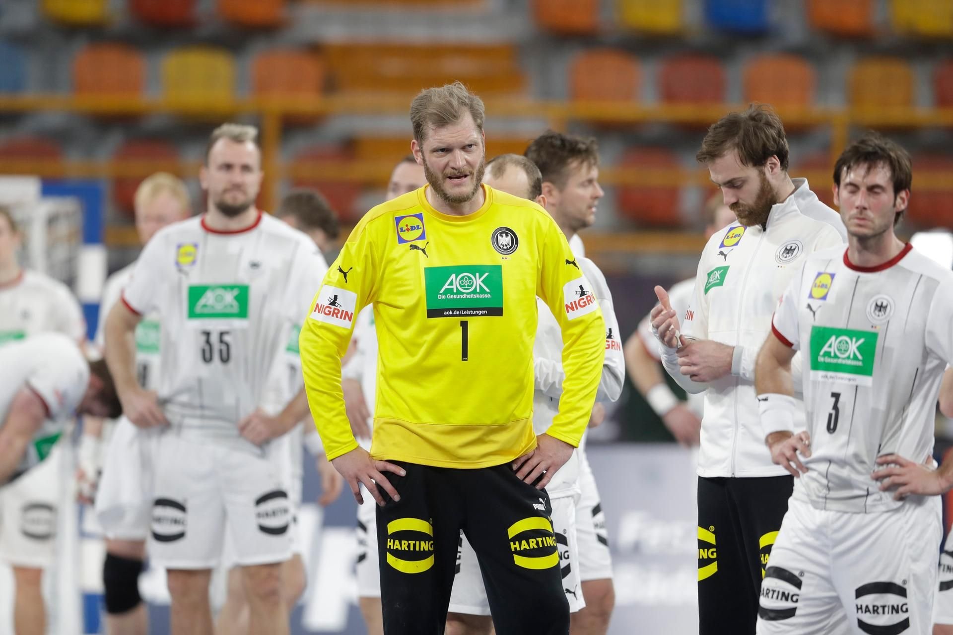 Die deutschen Handballer nach der Niederlage gegen Spanien am Donnerstag. Die Schützenhilfe von Polen am Samstag blieb aus.