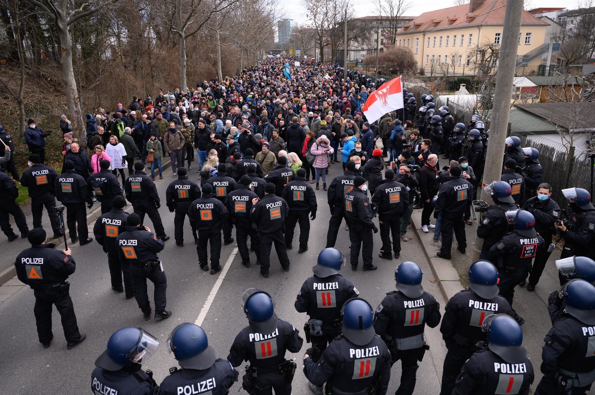 Polizeiaufgebot gegen eine untersagte Querdenker-Demo am vergangenen Wochenende in Dresden. In Sachsen-Anhalt sind solche Proteste aber kein Schwerpunkt.