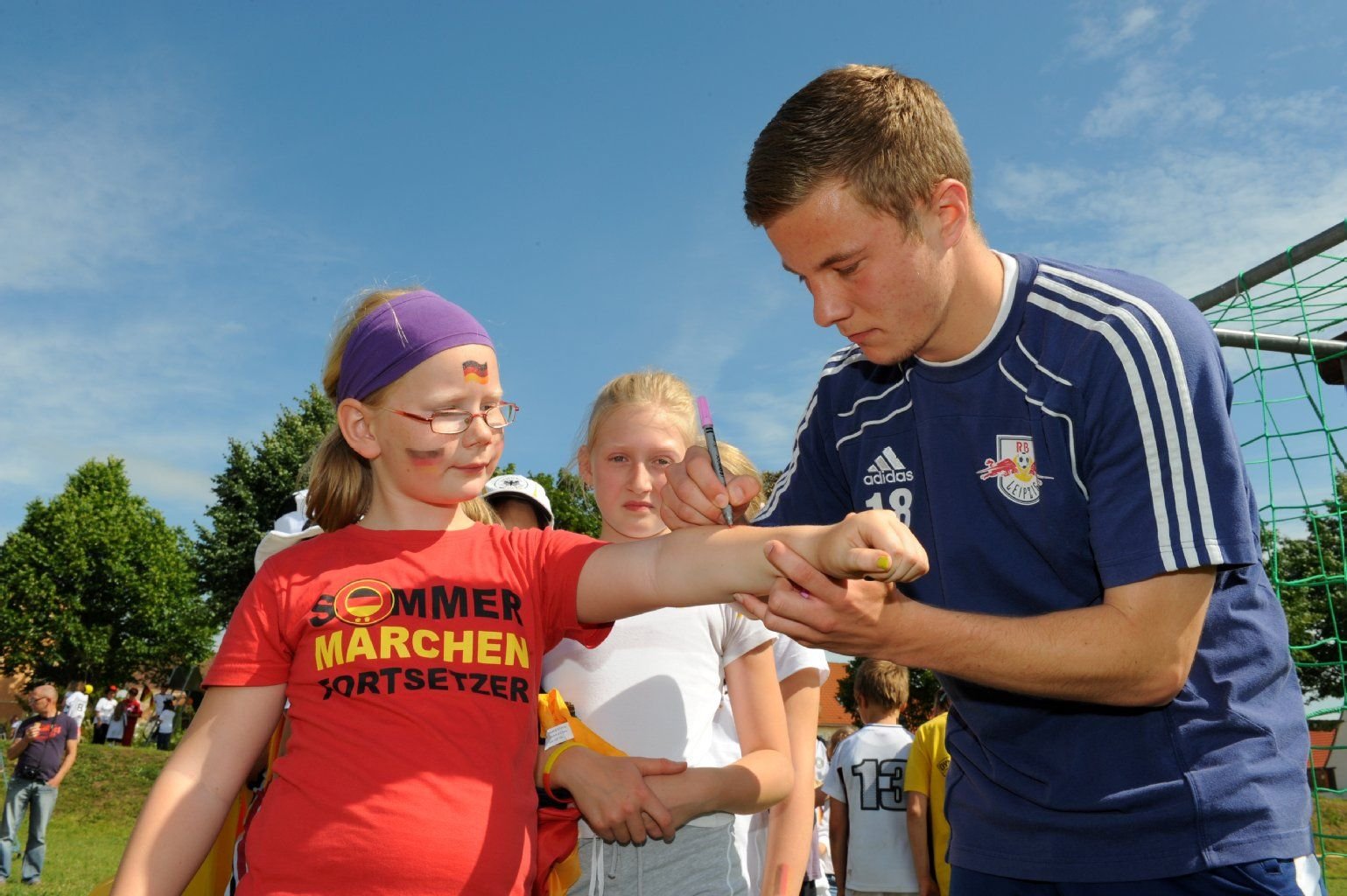 Alexander Jaworski im Dress von RB Leipzig war im vergangenen Jahr zu Gast in der Klinger-Schule.