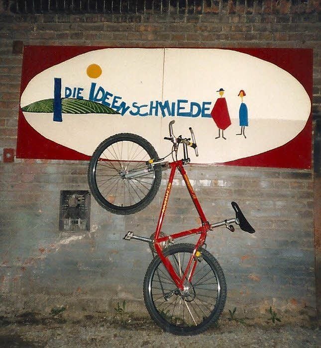 1993 wurde in Naumburg das alternative Kulturzentrum Ideenschmiede gegründet.