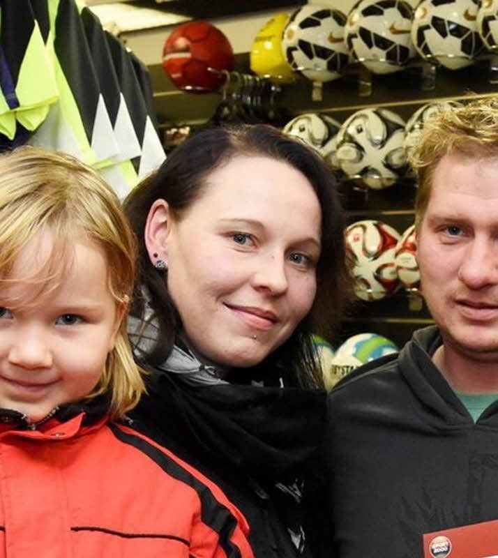 Ulrike Pannicke, hier mit Ehemann Christian und Tochter Paula, ist Tippspiel-Wochensiegerin geworden.