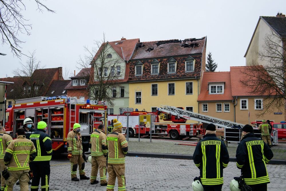 Die Feuerwehr wurde zu einem Wohnhaus-Brand in die Freyburger Straße in Naumburg gerufen.