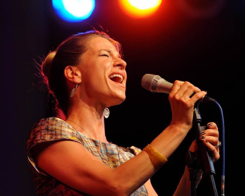 Große Stimme: Die Berliner Jazz-Sängerin Jessica Gall gastierte zum MDR-Musiksommer im Freyburger Lichthof.