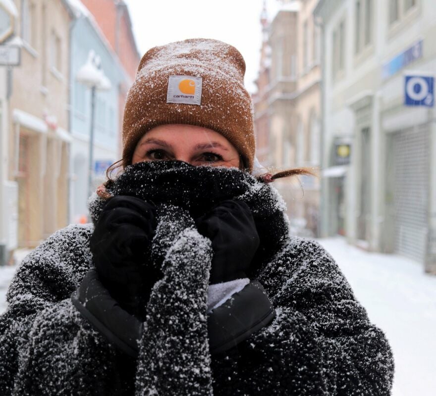 Nicole Köhler (42) aus Sangerhausen friert, aber frische Luft muss an diesem Tag unbedingt sein.