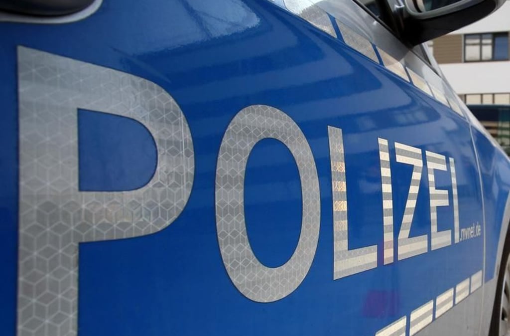 Die Polizei sucht Zeugen für Schlägereien in Magdeburg.