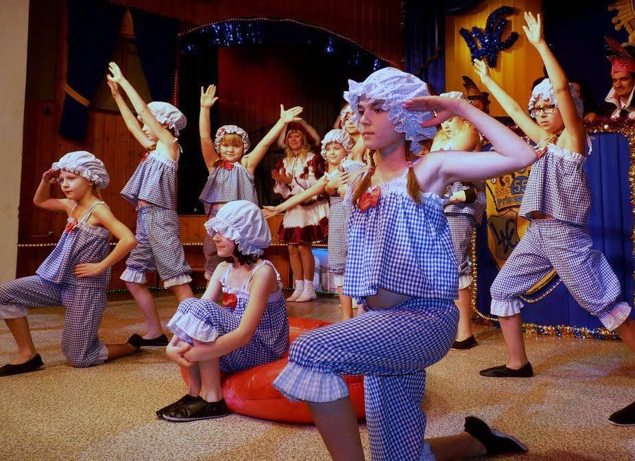 Mit dem „Knallroten Gummiboot“ tanzte sich das Kinderballett in die Herzen.