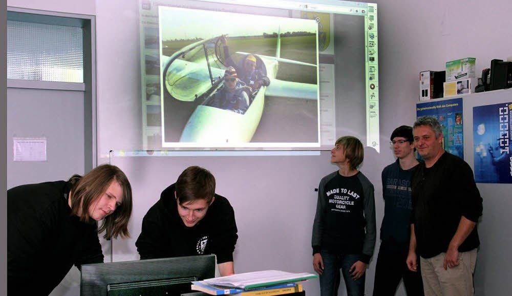 Die Akteure bei der Präsentation der Website.