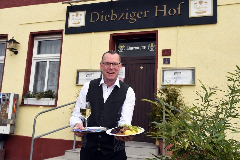 In seinem Diebziger Hof würde Perry Sixtus gern wieder Gäste bewirten. Doch dafür ist es noch zu früh, findet er.