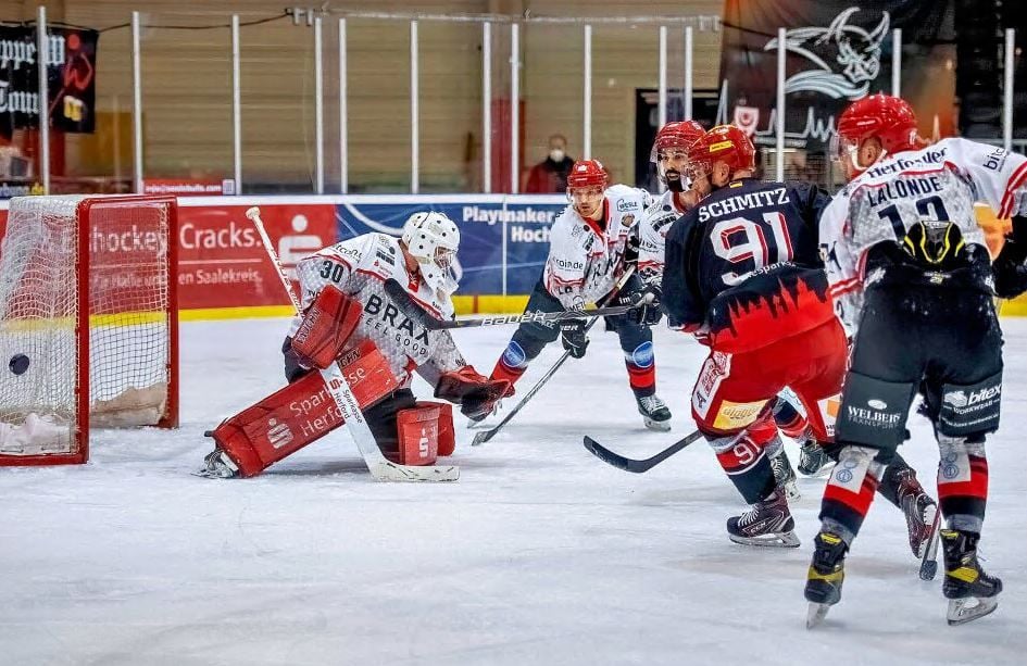 Die Saale Bulls haben am Dienstagabend die Herforder Ice Dragons geschlagen.