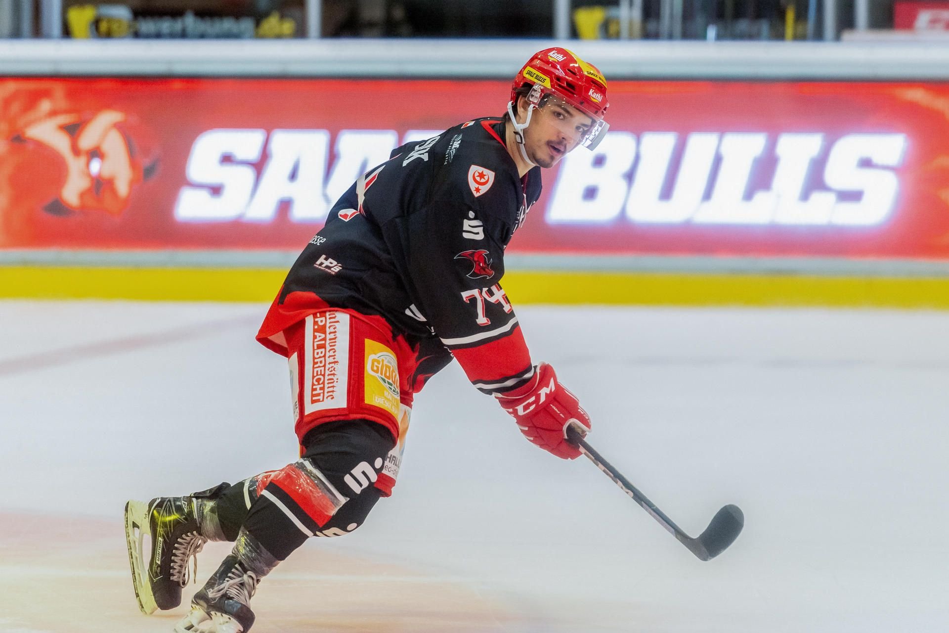 Lukas Valasek schießt seine Tore auch in der kommenden Saison für die Saale Bulls.